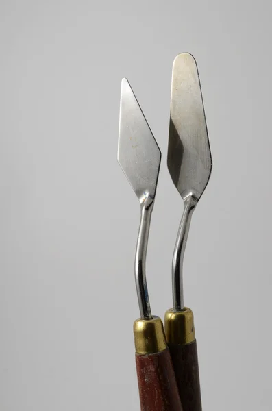 Dos cuchillos paleta sobre un fondo neutro — Foto de Stock