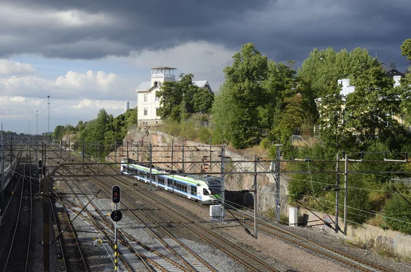 Helsinki, Finland, 15 augustus 2014: Railway kruising bij de c — Stockfoto