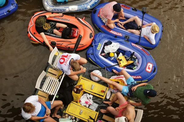 VANTAA, FINLAND, AUGUST 1, 2015: Beer Floating (kaljakellunta — Stock Photo, Image