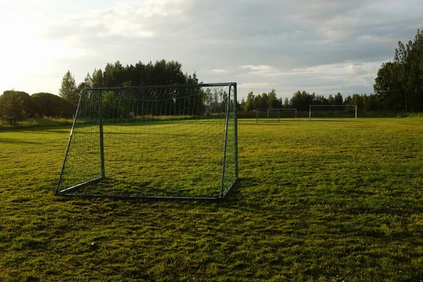 Gol de fútbol en el campo de deportes rurales —  Fotos de Stock