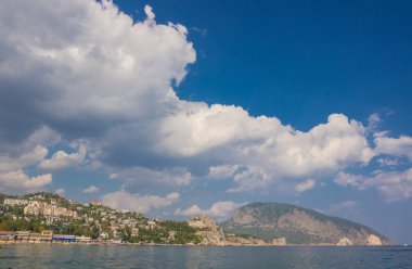 Gurzuf ilçesi ve Ayu Dag dağ. Crimea.