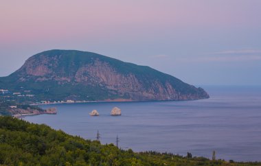 Gurzuf ilçesi ve Ayu Dag dağ. Crimea.