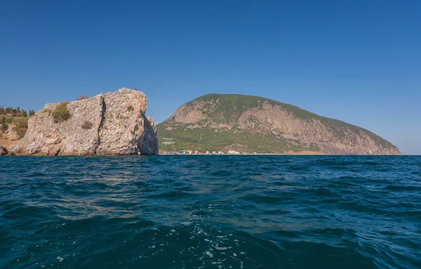Gurzuf and Ayu Dag mountain. Crimea. — Stock Photo, Image