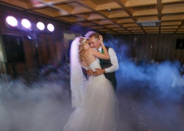 Sadece evli çift dans