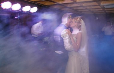 Sadece evli çift dans