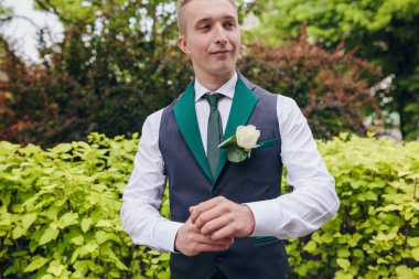 yakışıklı genç damat