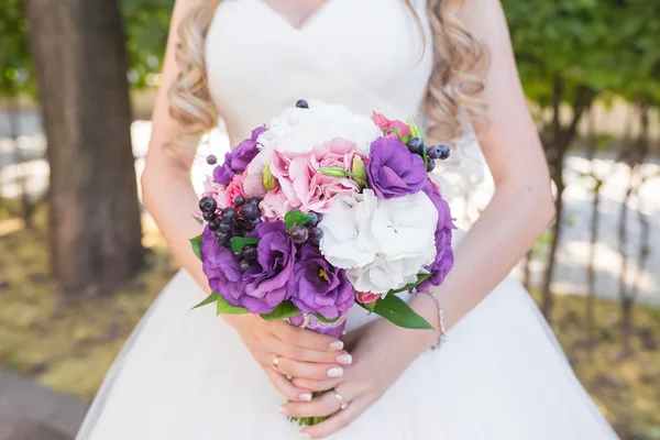 Belo buquê de casamento — Fotografia de Stock