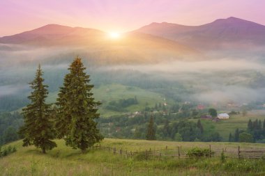 Dağlarda muhteşem bir gün batımı..