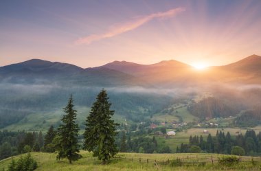 Dağlarda muhteşem bir gün batımı..