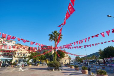 CESME - 24 Nisan: Cesme Meydanı ve Cesme Şatosu, 24 Nisan 2018 