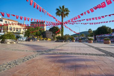 CESME - 24 Nisan: Cesme Meydanı ve Cesme Şatosu, 24 Nisan 2018 