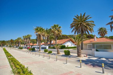 CESME, TURKEY - 25 Nisan 2018: Kıyı kenti Cesme Turkey 'in gezinti alanı