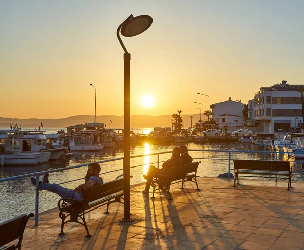 Cesme Turkey Kwiecień 2018 Promenada Nadmorskiego Miasteczka Cesme Turcja — Zdjęcie stockowe