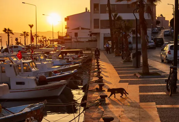 Cesme Turchia Aprile 2018 Passeggiata Della Città Costiera Cesme Turchia — Foto Stock