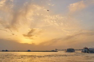 İzmir, Türkiye - 4 Mayıs 2018: İzmir seti, Türkiye. İzmir, Türkiye 'nin en kalabalık üçüncü kentidir.