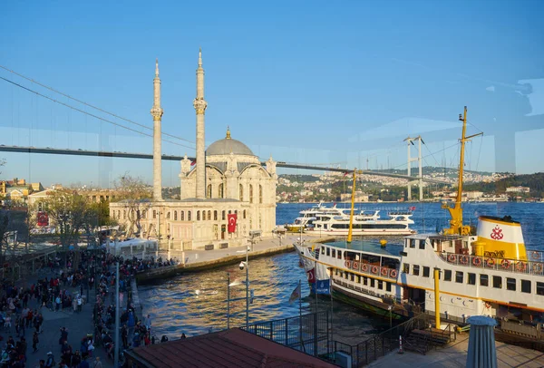 Ortakoy Istanbul Turquia Abril 2018 Uma Vista Mesquita Ortakoy Com — Fotografia de Stock