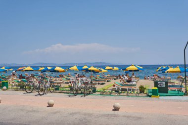 KOS ADASI, GREECE - 02 Mayıs 2018: Kos Adası Sahil Kasabası, Yunanistan.