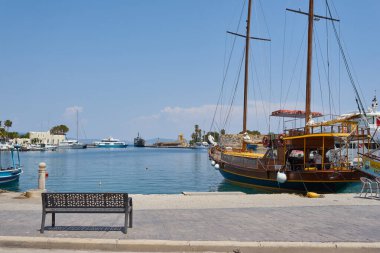 KOS ADASI, GREECE - 02 Mayıs 2018: Kos Adası Sahil Kasabası, Yunanistan.