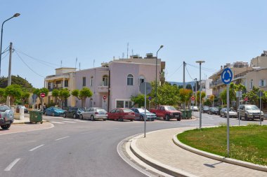 KOS ADASI, GREECE - MAYIS 02, 2018 Yunanistan 'ın Kos Adası sokaklarından görüntü.