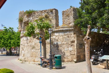 KOS ADASI, GREECE - MAYIS 02, 2018 Yunanistan 'ın Kos Adası sokaklarından görüntü.