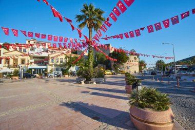 CESME - 24 Nisan: Cesme Meydanı ve Cesme Şatosu, 24 Nisan 2018 
