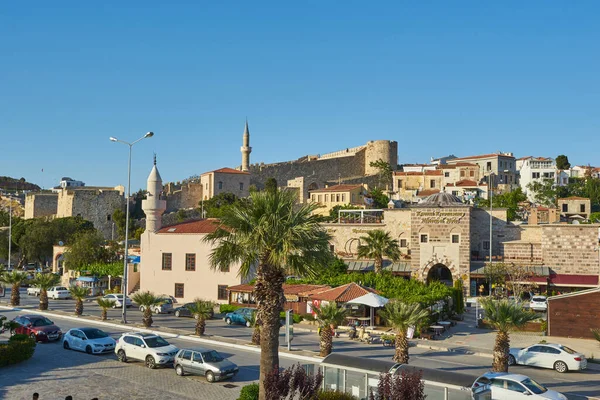 Cesme Turkey April 2018 Cesme Castle Mediterranean Port Cesme Turkey — Stock Photo, Image