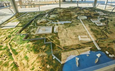 EPHESUS, TURKEY - 26 Nisan 2018: Ephesus Ancient City 'de tanımlanamayan turistler. En çok ziyaret edilen turizm beldelerinden biri..