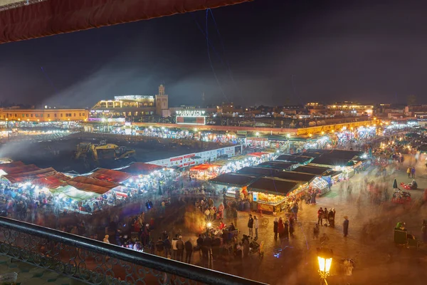 2017年2月2日 未確認の人々は 日没時にJemaa Fna広場を訪問します 広場はユネスコ世界遺産に登録されています — ストック写真