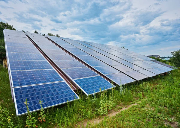 Painel Solar Produz Energia Verde Ambientalmente Amigável Sol — Fotografia de Stock