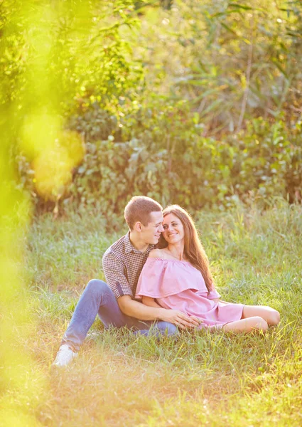 Portrait Extérieur Jeune Couple Été — Photo