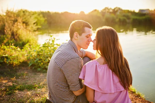 Beautiful Couple Embracing Fields Reeds Sunset Lovers Being Affectionate Beautiful — Stock Photo, Image