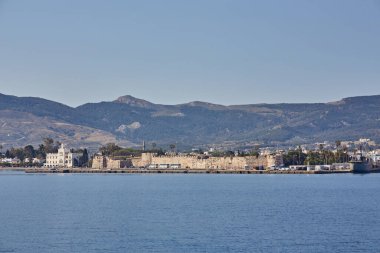 Kos Town Limanı ve Kos Adası 'ndaki Neratzia Şatosu duvar manzarası. Yunanistan