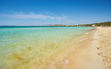 Bir kıyı kasabası olan ve Türkiye 'nin batısında aynı adı taşıyan ilçenin idari merkezi olan Cesme' nin güzel Deniz Manzarası, yarımadanın ucunda yer alıyor..