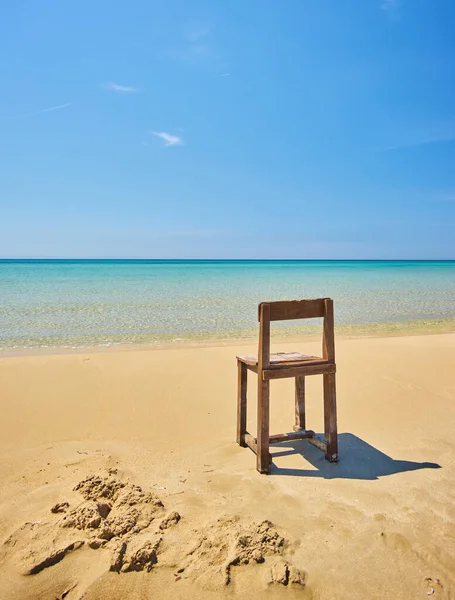 Lonely Old Wooden Chair Deserted Beach — Stock Photo, Image