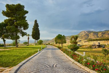 Türkiye, Pamukkale 'nin antik Hierapolis kentinde bir geçit kenti..