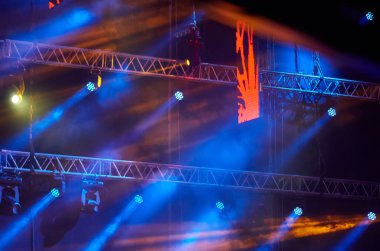 Mavi Sahne Işıkları, Konserde ışık gösterisi