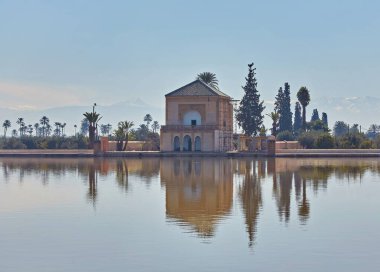 Menara Bahçesindeki Pavilion, Marakeş, Fas.