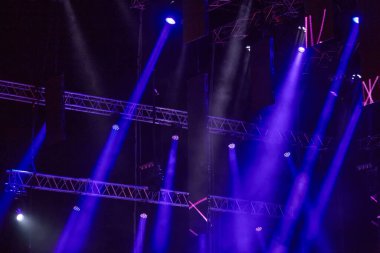 Mavi Sahne Işıkları, Konserde ışık gösterisi