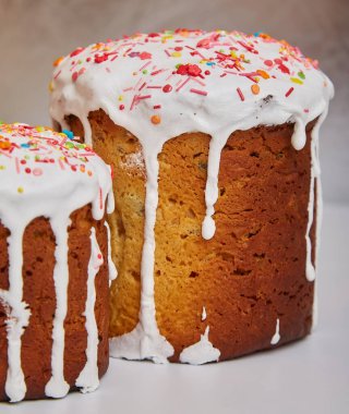 Geleneksel süslemeli ev yapımı Paskalya pastası, Paskalya tarifi