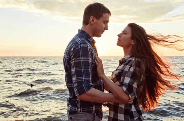 Happy Couple Lake Countryside — Stock Photo, Image