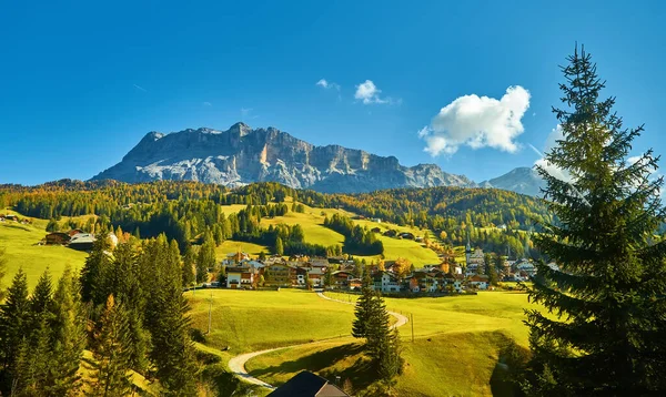 Güzel Talyan Dolomitleri Bir Sonbahar Günü — Stok fotoğraf