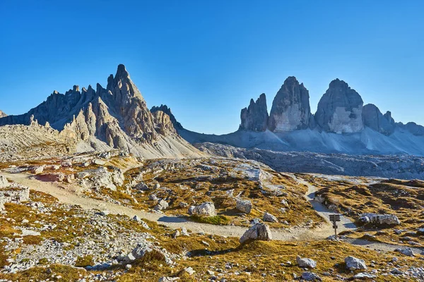 Tre Cime Lavaredo Solnedgångsscenen Upplyst Rött Ljus Dolomiterna Italien — Stockfoto