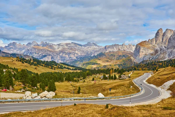 Vista Carretera Sinuosa Carreteras Asfalto Los Alpes Italianos Tirol Del — Foto de Stock