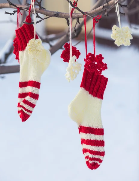 Santa Claus Christmas boot voor geschenken buiten — Stockfoto