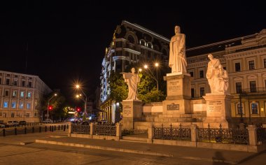 Saint Michael manastırda Kiev gece