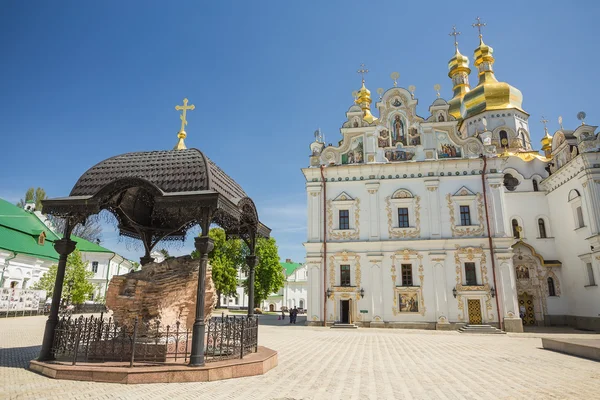 Kirkko kuuluisa Kiova Pechersk Lavra luostari — kuvapankkivalokuva