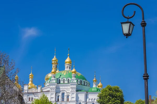 Церковь знаменитого Киево-Печерского монастыря — стоковое фото
