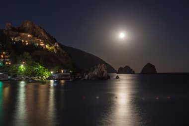 Gece dağ Gurzuf ilçesi ve Ayu Dag. 