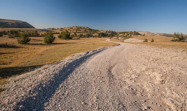 Road on mountain plateau Ai-Petri in Crimea — Stock Photo, Image