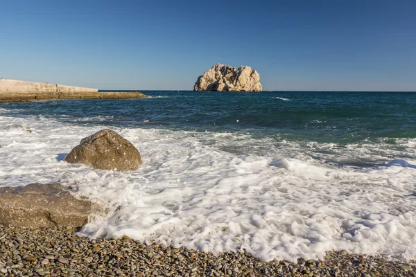 Sea with waves and foam rocks landscape — Stock Photo, Image
